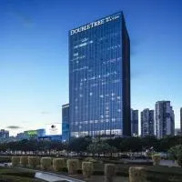 Doubletree By Hilton Shenzhen Longhua Shenzhen North Railway Station, hotelli kohteessa Shenzhen