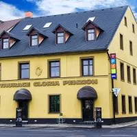 Penzion, restaurant Gloria, hotelli kohteessa Chrastava