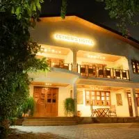 Esther's Hotel, hotel i Accra