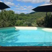 La Libellule, piscine, climatisation, wifi, vue ,jardin ,parking: Le Vigan şehrinde bir otel