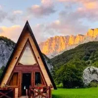 Etno Cottages Komarnica Authentic Peaceful Mountain Getaway, hotel em Šavnik