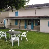 Le Gîte de Mayac,16 rue du four à pain, 24600 VILLETOUREIX FRANCE โรงแรมในVilletoureix