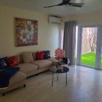 Beautiful Townhouse in gated community with pool and tennis court - close to beach, shops and downtown, hotel u Nassauu