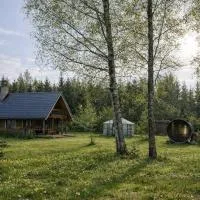 Hazel Hut - spacious fenced yard, sauna, 2-bedroom โรงแรมในปาร์นู