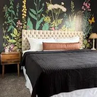 Couples Condo Retreat Overlooking Golf Course, hotel sa Branson West