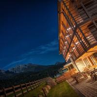 JOAS natur.hotel.b&b: San Candido'da bir otel