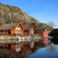 Lysefjord's pearl - the boathouse by the Preikestolen, hôtel à Strand