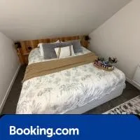 Petit Nid Douillet avec parking privé, hotel a Villemareuil