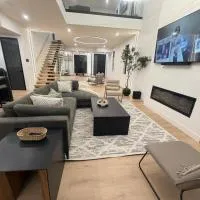 Downtown Luxe Stay - High River, hotel v destinácii High River