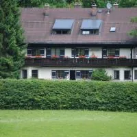 Ferienwohnung Alpenvilla, hotel v destinaci Bischofswiesen