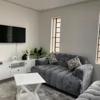 Modern staycation -ruaka, hotel en Ruaka