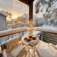 Luxury Mt Buller Ski Chalet Fireplace Sleeps up to 14, hotel u gradu Maunt Buler