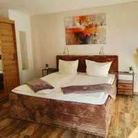 CJS Apartments - Chill or Drive am Nürburgring, new Box Spring Beds, new furniture, free Parking, WLan, TV-Streaming, Quiet Location, hotel en Rodder