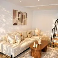 Cozy new home & garden - Close to Paris- Parking, hôtel à Franconville
