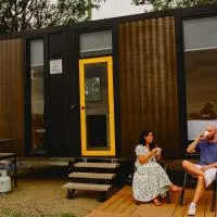 Sunset Tiny House at Bluebush Estate X by Tiny Away, hotel di Rothbury