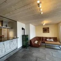 Renovated mountain farm with hot tub, hotel en Sonvilier