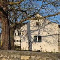 Modernes zentrales Hideaway in der alten Post، فندق في Rain