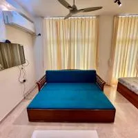 En-Suite LakeView AC Studio Apartment Hiranandani Estate Thane West, hotell i Thane