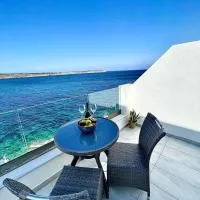 Viesnīca Malta Luxury Seafront Penthouse with Panoramic Views and Terrace in Mellieha pilsētā Is-Sellum