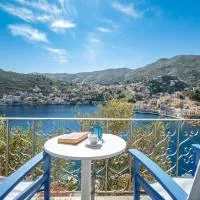 Artiki's Studios - Sea & Harbour View Apartments in Symi, hotel u gradu Simi