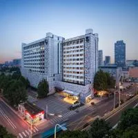 Atour Hotel Yingxiongshan Road Jinan, hotel u gradu Đinan