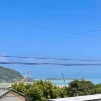 VOYAGE Beautiful sunrise ocean view BEDROOM whole house, 2 rooms on 2nd floor, tatami room on 1st floor, &private garage, хотел в Hyuga
