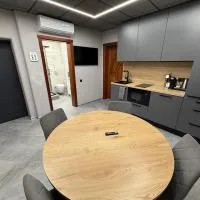BRIVIBAS RESIDENCE - EAST / WEST, free PRIVAT parking, free WIFI, self check-in, hotel em Riga