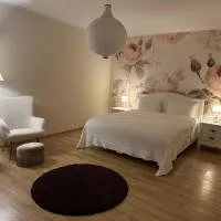 Transylvania Inn - Garden Retreat Near Red Lake, hotel v mestu Gheorgheni