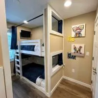 Urban Retreat Downtown Gem, Walk Everywhere, Custom Bunk Room, Hot Tub, Train & Mountain View, Near National Park Entrance, hotel Bryson Cityben