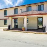 Econo Lodge Lansing - Leavenworth, khách sạn ở Lansing