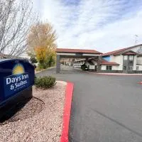 Days Inn & Suites by Wyndham Flagstaff I-40, hótel í Flagstaff