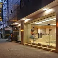 Hotel Maya Cottage' Newly Rebuilt 2026' Near New Delhi Railway Station & Connaught place, hotel u gradu Nju Delhi
