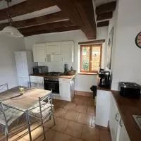 Notre refuge à Montbroux, hotel in Roussines