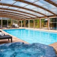 Logis Hotel Le Lac, hotelli kohteessa Embrun