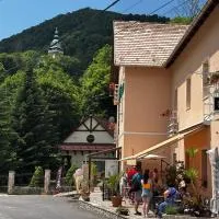 Zöldfa Panzió, ξενοδοχείο στο Μίσκολτς