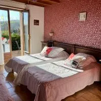 Gîte LES GOUTTES 2 chambres 2 SDB, hotel v destinácii Courzieu