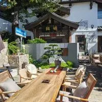 The Panorama Designer Villa & Cafe - Chinese Naxi Style Courtyard - Complimentary Airport Pick-up for 3 Nights & Tailor-Made Tours, hotell i Lijiang