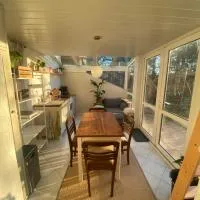 Souterrainwohnung mit Badesteg an der Paar: Friedberg şehrinde bir otel