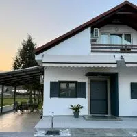 Eunoia Homestay & BnB - Loutra Pozar, Aridaia، فندق في أريدايا