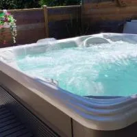 Nuit etoile et jacuzzi prive, hotel a Pleuven