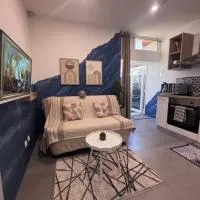 Studio Bleu tout équipé au calme proche des commerces, hotel a Briord
