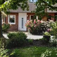 Ferienhaus am Siel, хотел в Крумхьорн