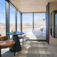 Modern Glass Retreat by Capitol Reef, отель в городе Торри