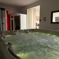 Instant Charnel Sauna et Jacuzzi Privatif, hotel a Istres