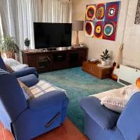 Red Emperor a trendy, modern townhouse in the heart of Esperance، فندق في إسبيرانس