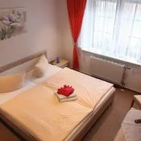 Pension & Gasthof Storchennest, hotel di Groß Quassow