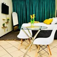 Cozy Comfortable Apartment with pool, hotel di Pretoria