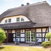 Reethus-am-Hafen Reetdachhaus Westbrise mit Garten und Blick aufs Wasser: Rankwitz şehrinde bir otel