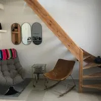 Gipsy Chic Duplex on the beach, hotel u gradu 'Carolles'
