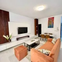 Au cœur de Angré la djibi, hotell i Cocody